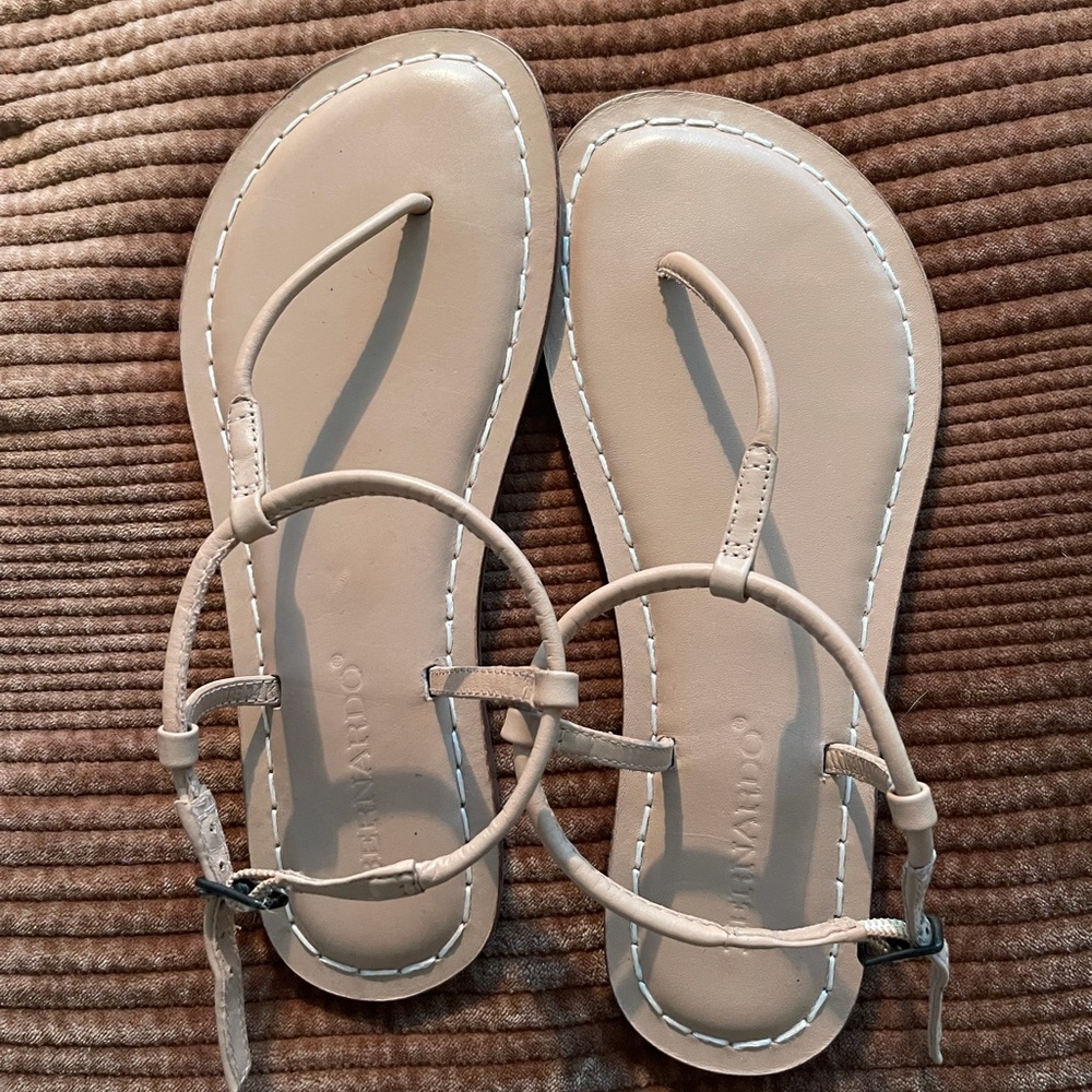 Brand new Bernardo nude sandals